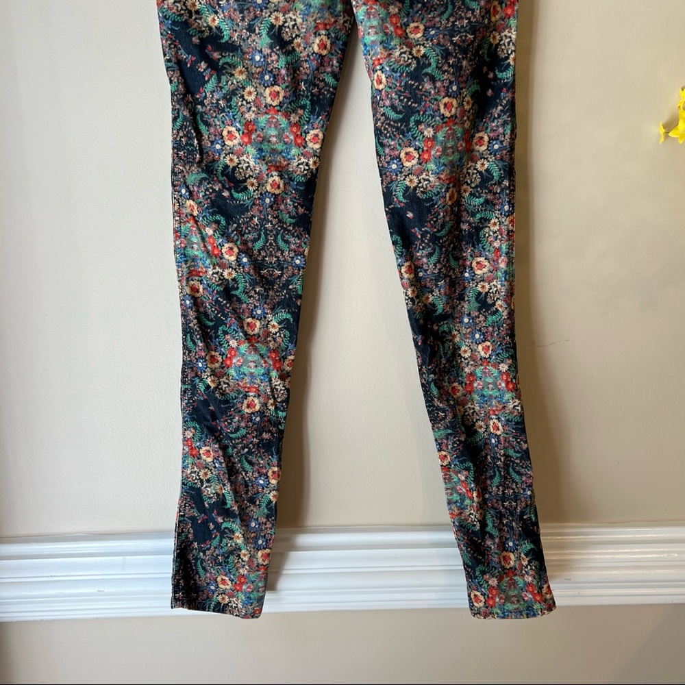 COPY - Alice and Olivia floral cordoury pants - Picture 5 of 8